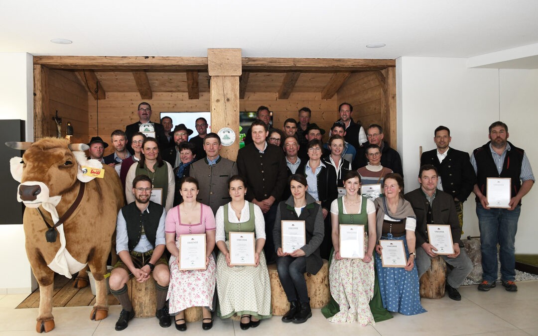50 Betriebe der Molkerei Berchtesgadener Land erhalten Ehrenplakette